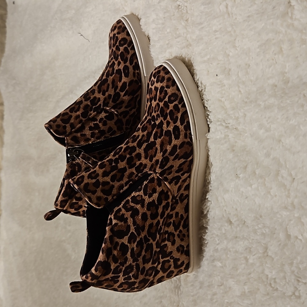 Womens Wedge Sneaker - sz7.5